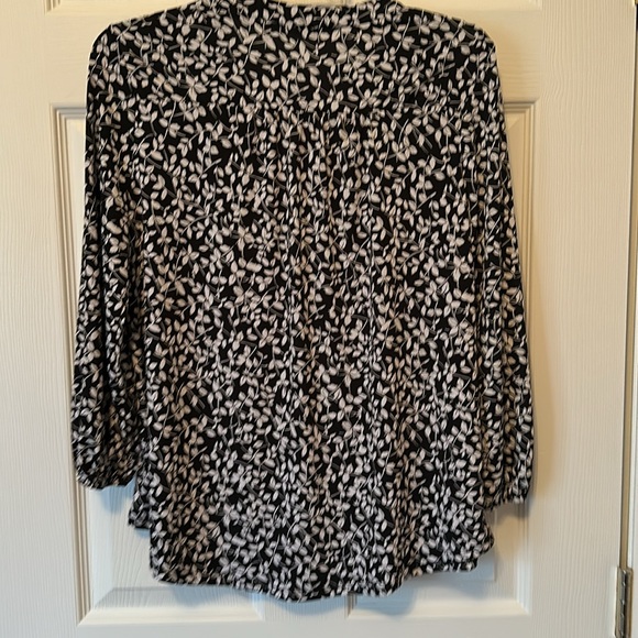 Two by Vince Camato medium, black and white top with three-quarter sleeves - Picture 3 of 3